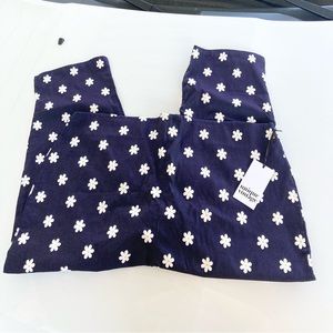 Unique Vintage Daisy Print Rachelle Capri Pants, size 3x NWT
